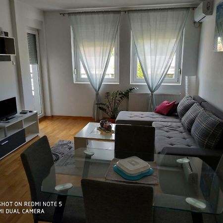 Apartment Jelena Ζρένιανιν Εξωτερικό φωτογραφία